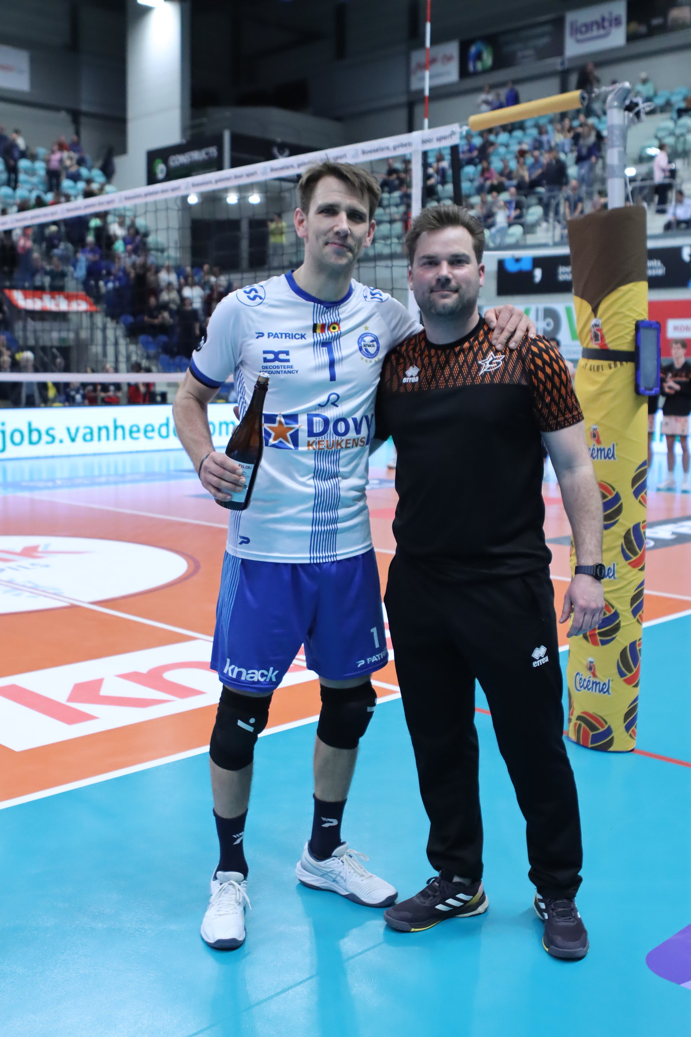 Knack Volley Roeselare blijft ongeslagen op titelkoers | Knack Volley ...